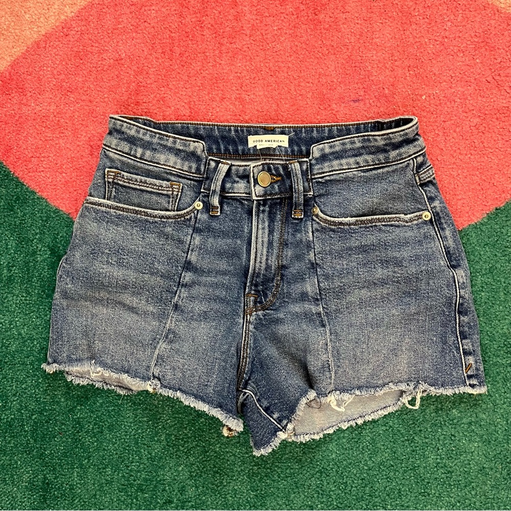 Good American Women’s Denim Shorts Cut Off Raw Hem Front Seams Unique Waistline